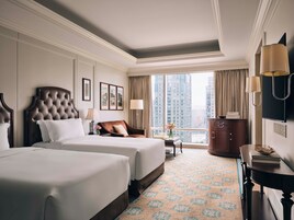 Ropa de cama de alta calidad, cubrecamas y minibar 