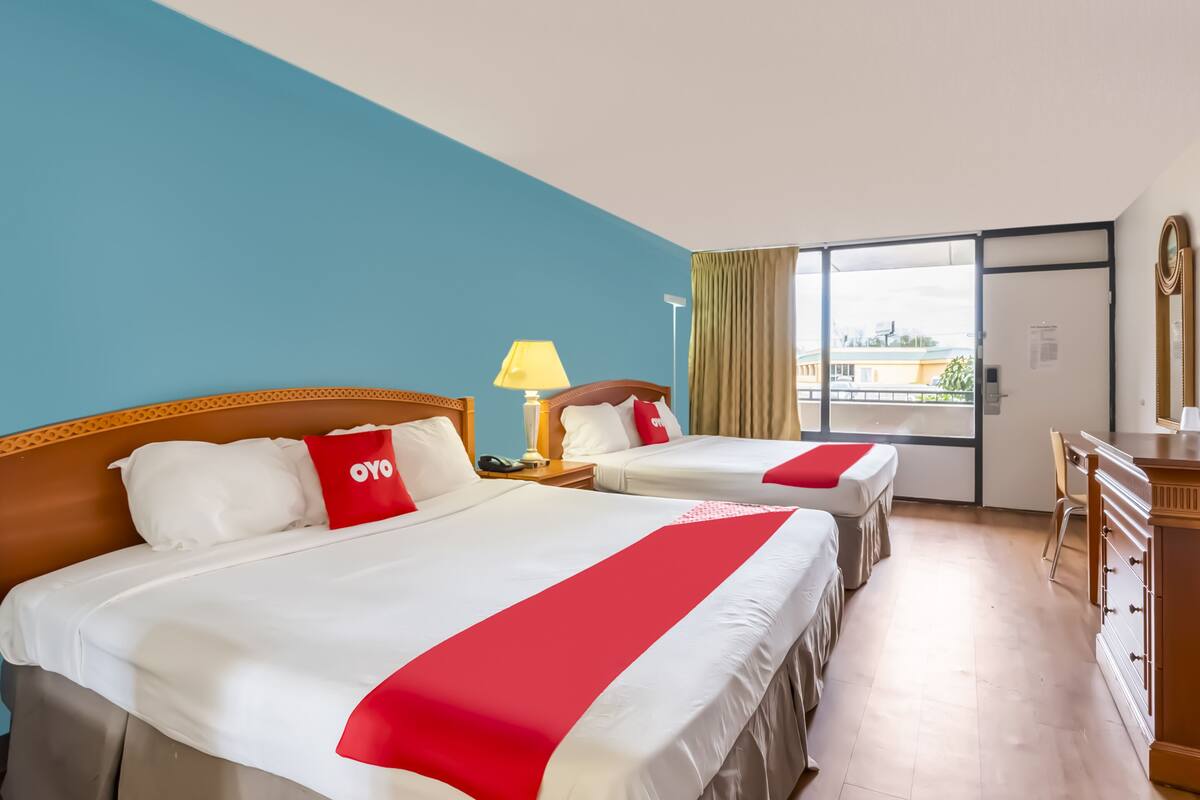 Desk, free WiFi, alarm clocks, bed sheets