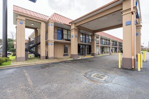 Unclassified image, 4 of 52, button - OYO Hotel Bossier City LA - Red River (Bossier City)