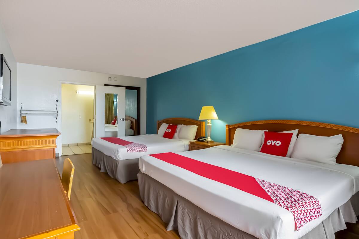 Desk, free WiFi, alarm clocks, bed sheets