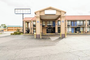 Unclassified image, 2 of 52, button - OYO Hotel Bossier City LA - Red River (Bossier City)