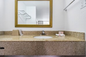 Free toiletries, towels, soap, toilet paper - OYO Hotel Bossier City LA - Red River (Bossier City)