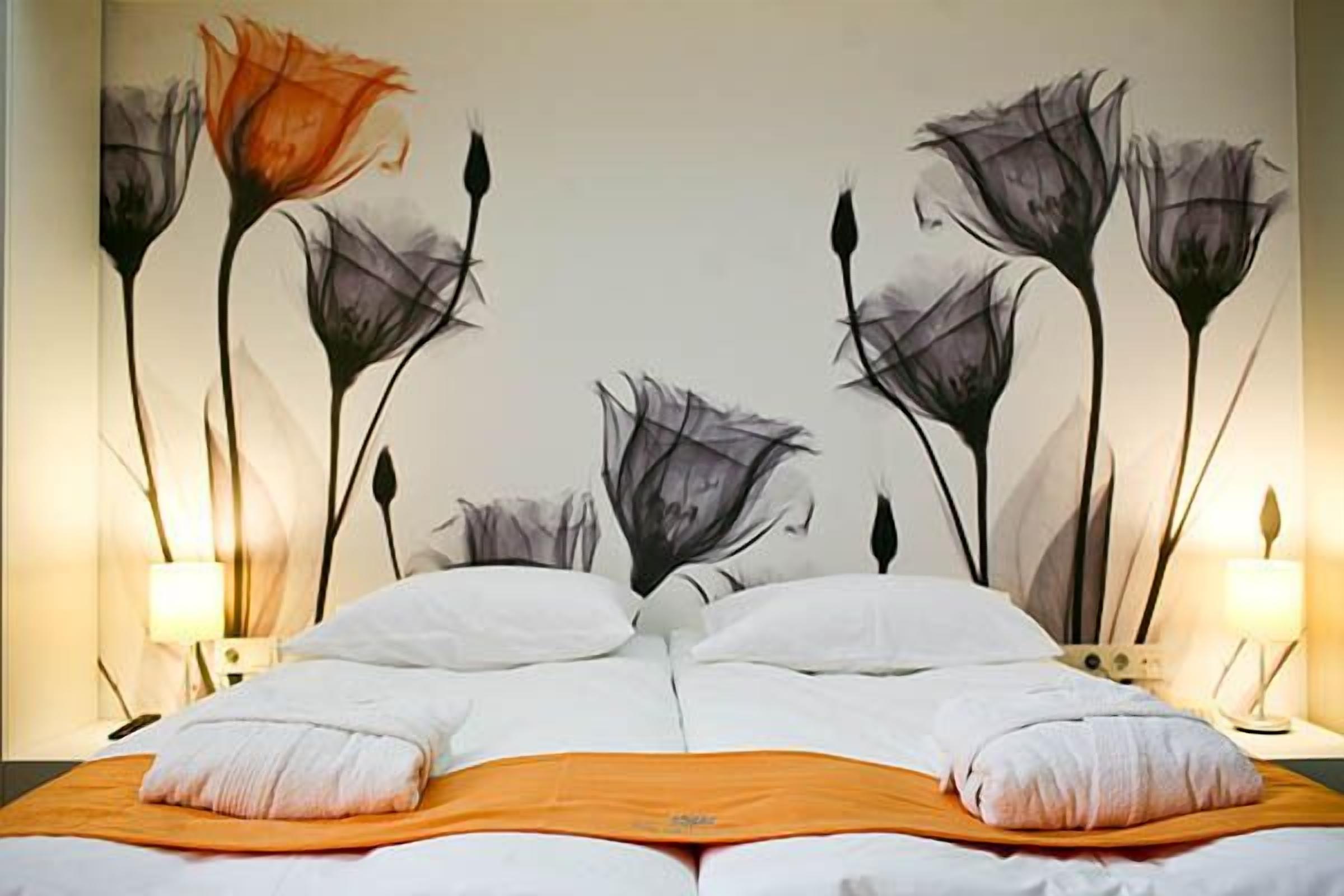 Minibar, Zimmersafe, Schreibtisch, Bügeleisen/Bügelbrett