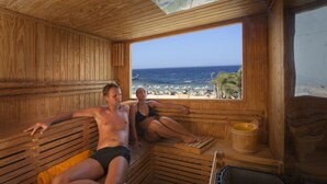 A wooden sauna with a view of the beach. - Concorde Moreen Beach Resort & Spa (Marsa Alam)