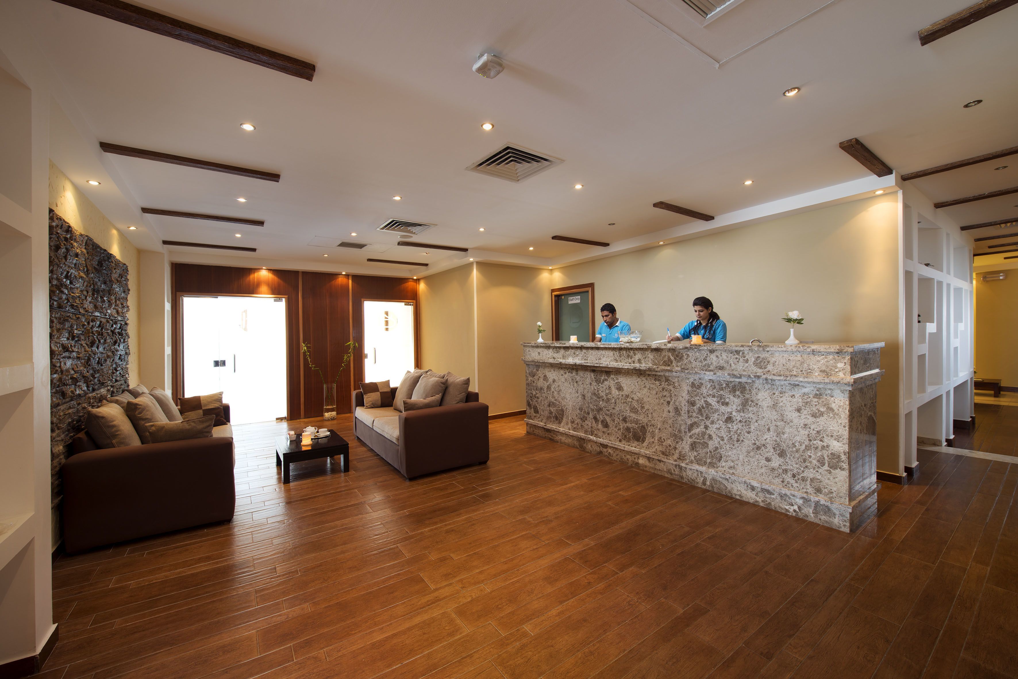 sauna, hot tub, steam room, turkish bath/hammam, thai massages, facials