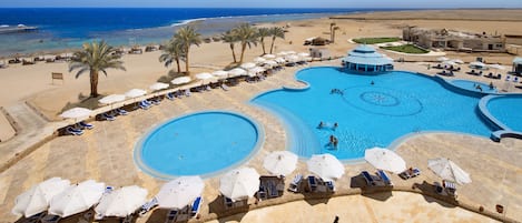 2 outdoor pools, pool loungers