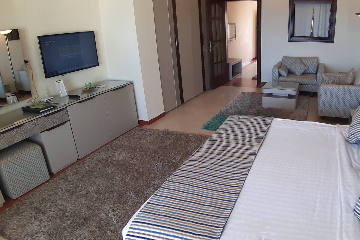 Deluxe Family Beach Front View | In-room safe, desk, blackout curtains, soundproofing