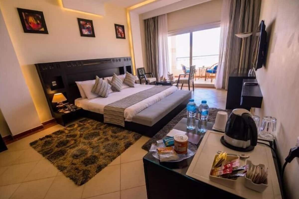 Deluxe Double or Twin Room, Beach View | In-room safe, desk, blackout curtains, soundproofing