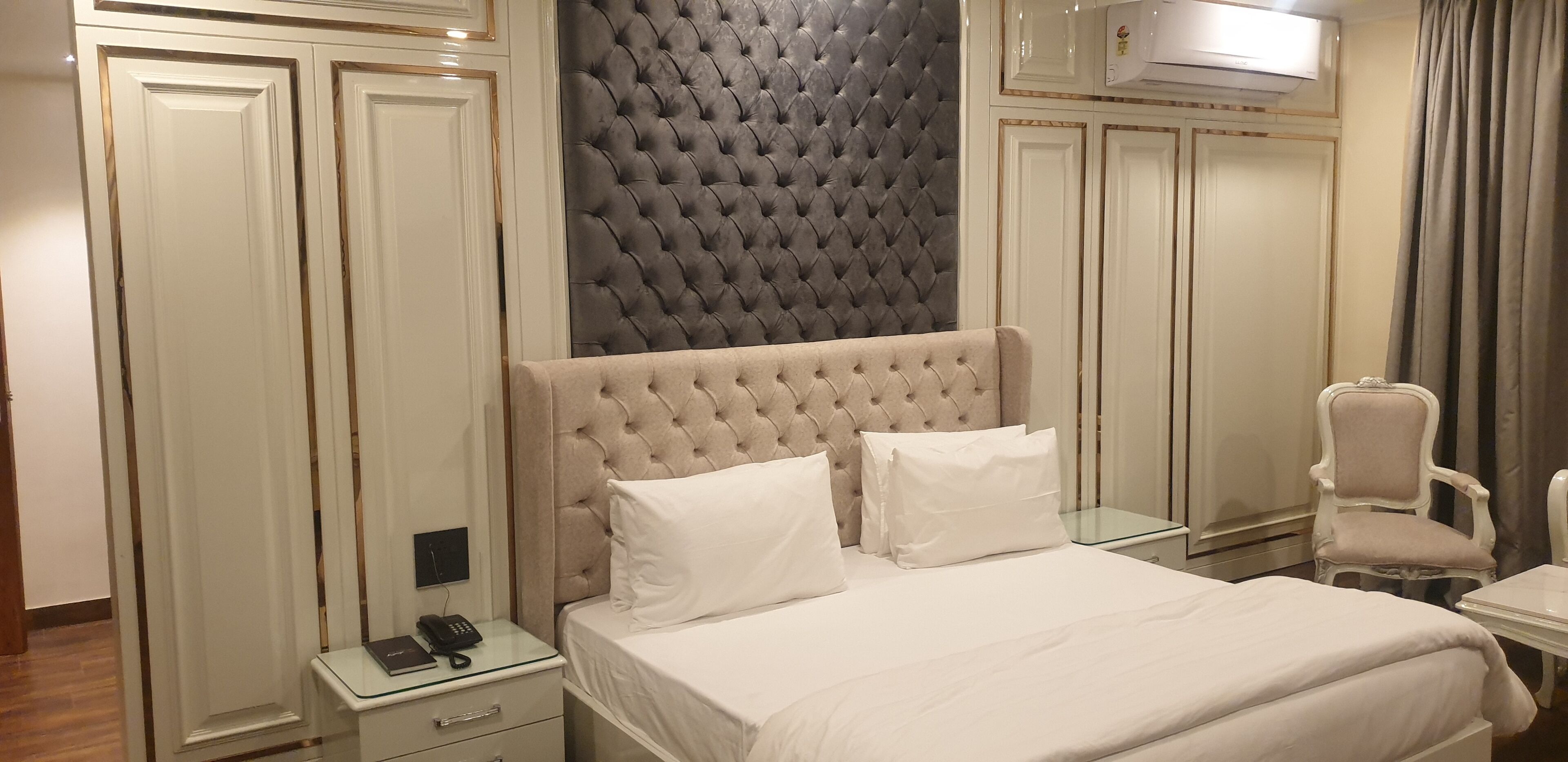 Superior Room | Premium bedding, minibar, desk, laptop workspace