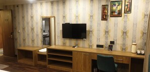 1 bedroom, premium bedding, minibar, desk