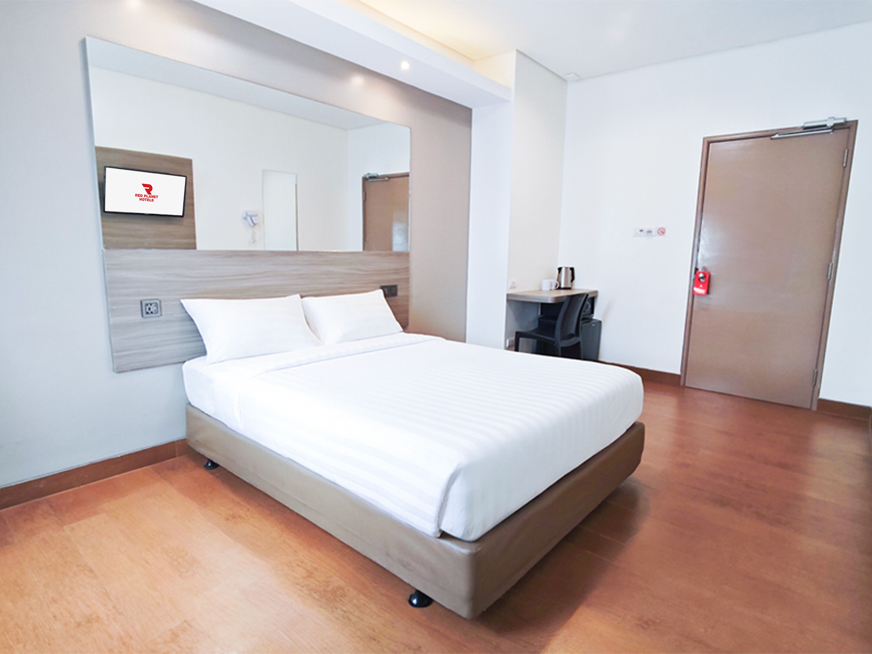 Doppia City | Biancheria da letto di alta qualità, cassaforte in camera, una scrivania