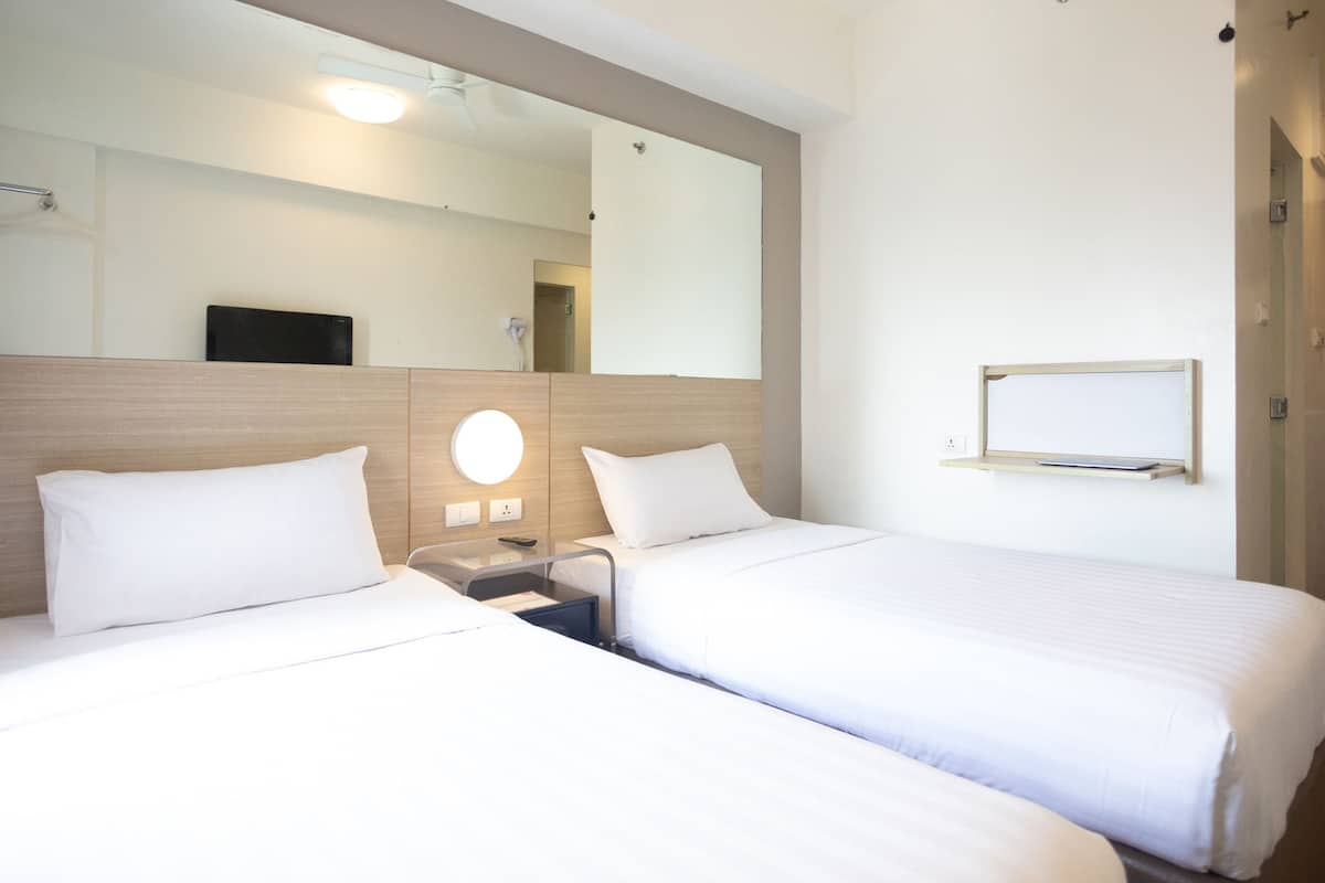 Premium bedding, in-room safe, desk, laptop workspace