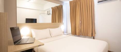 Premium bedding, in-room safe, desk, laptop workspace