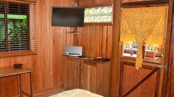 Habitación doble estándar, 1 cama matrimonial, en el área del jardín | Ropa de cama de alta calidad y minibar