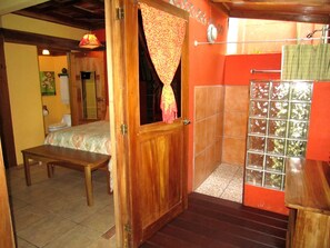 Standard Triple Room, 1 Bedroom, Garden Area | Bathroom shower - Physis Caribbean Bed & Breakfast (Cahuita)