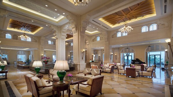Lunch and dinner served - Crowne Plaza Qingdao Ocean Spring Resort by IHG (Qingdao)