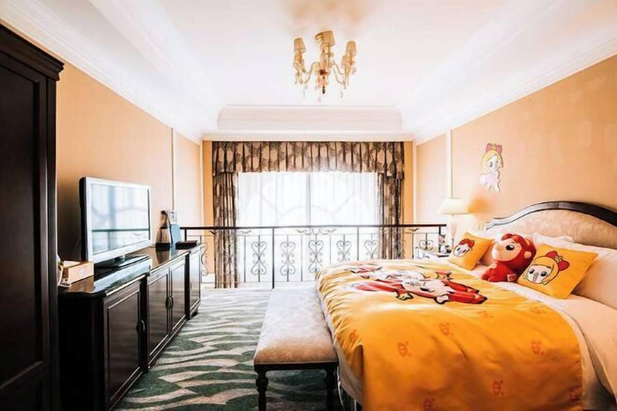 Minibar, in-room safe, desk, blackout drapes