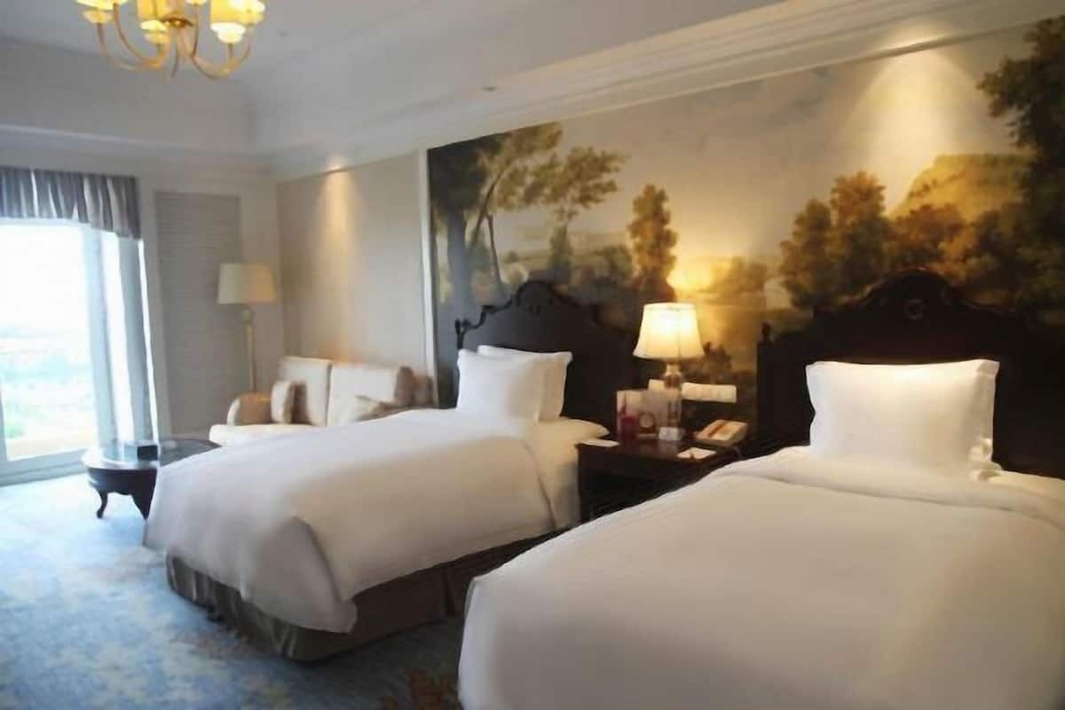 1 bedroom, minibar, in-room safe, desk