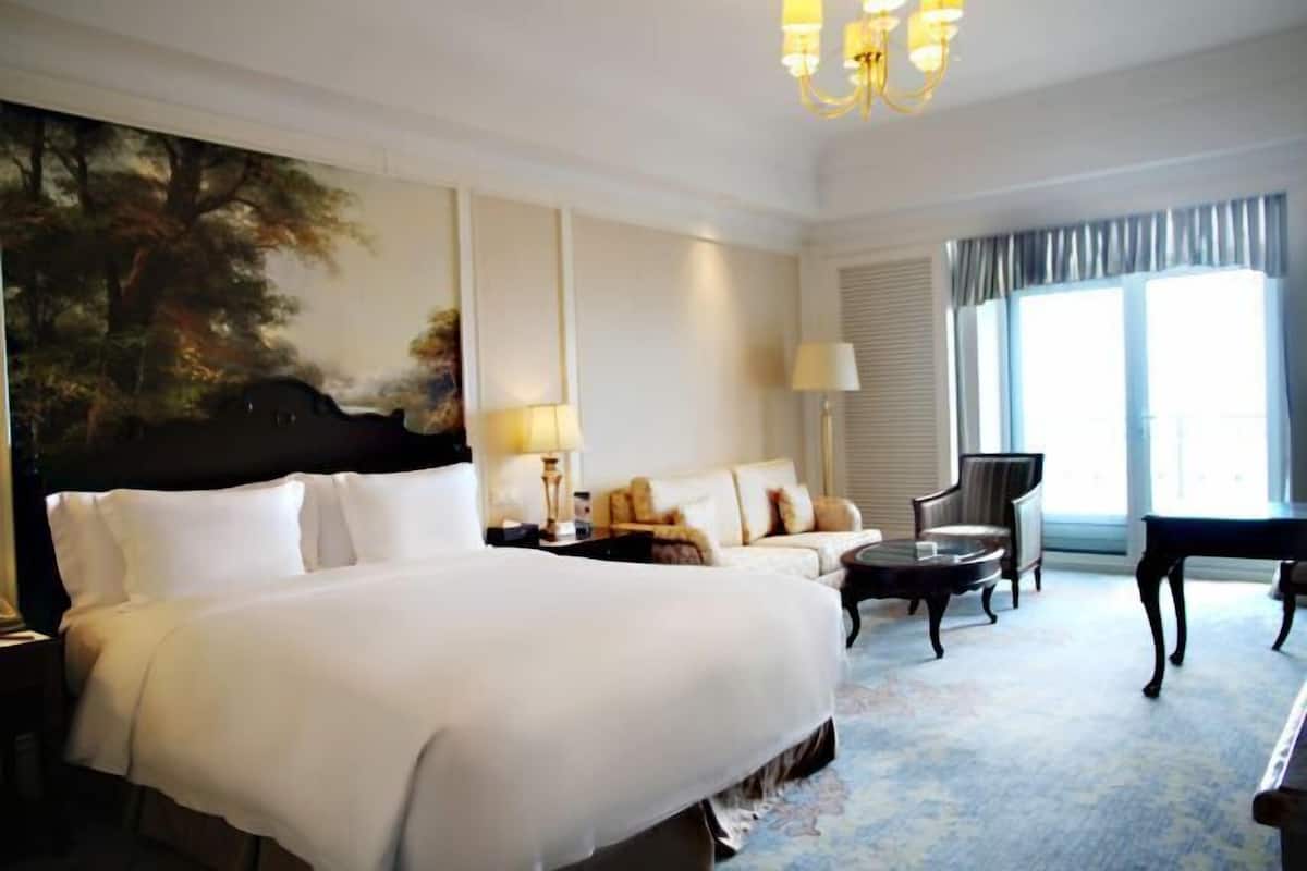 1 bedroom, minibar, in-room safe, desk