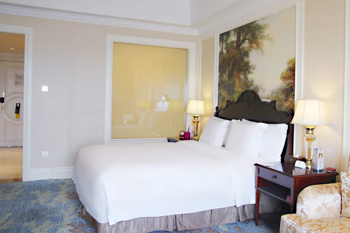 1 bedroom, minibar, in-room safe, desk