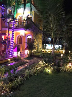 Façade de l’hébergement - soirée/nuit