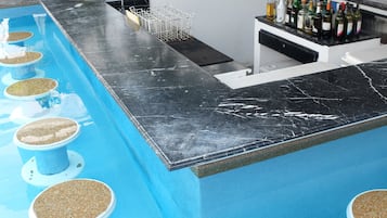 2 間酒吧/酒廊、運動酒吧