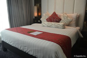 Room | Premium bedding, memory-foam beds, minibar, in-room safe