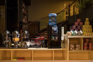 بوفيه فطور يوميًا بتكلفة قدرها (30 CNY للشخص)