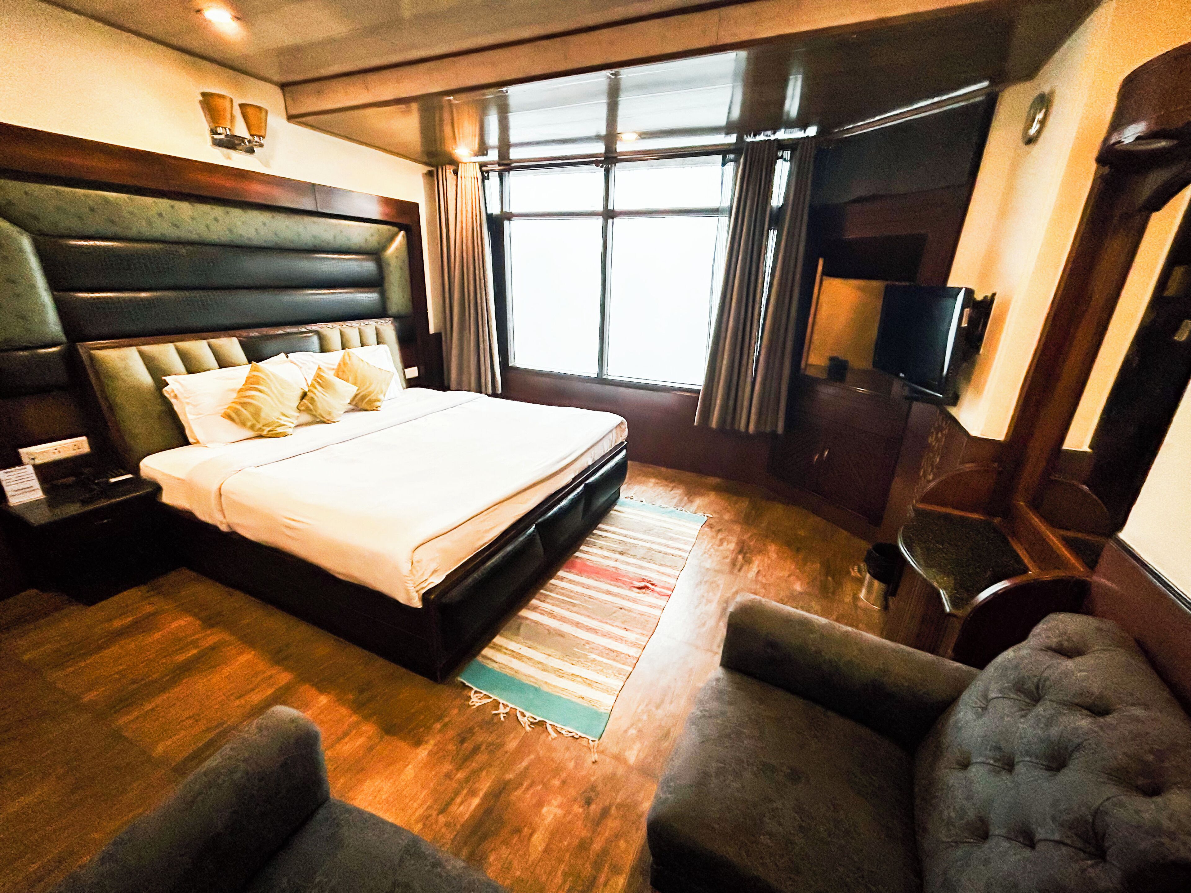 super deluxe | 1 bedroom, in-room safe, blackout curtains, iron/ironing board