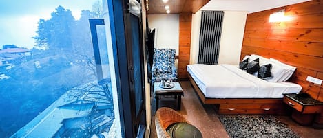 Deluxe-svíta - 1 tvíbreitt rúm | 1 svefnherbergi, öryggishólf í herbergi, myrkratjöld/-gardínur