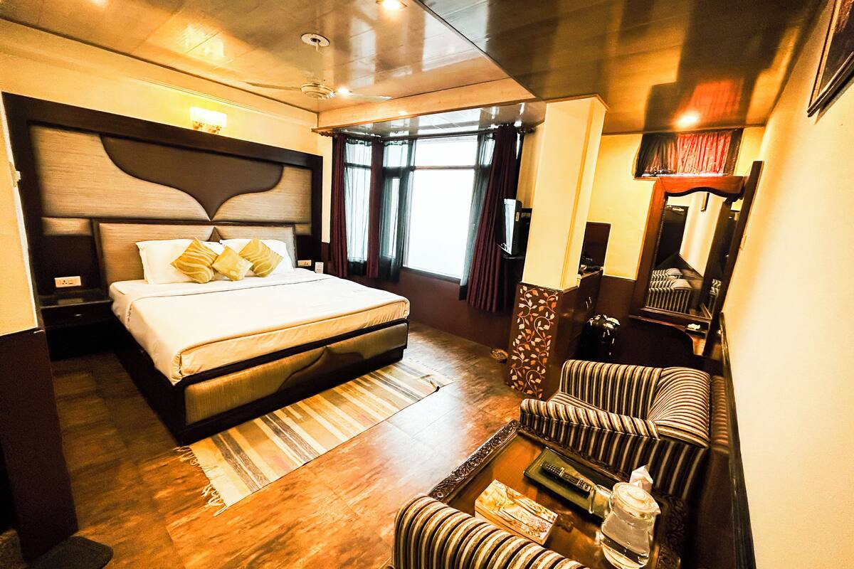 super deluxe | 1 bedroom, in-room safe, blackout curtains, iron/ironing board