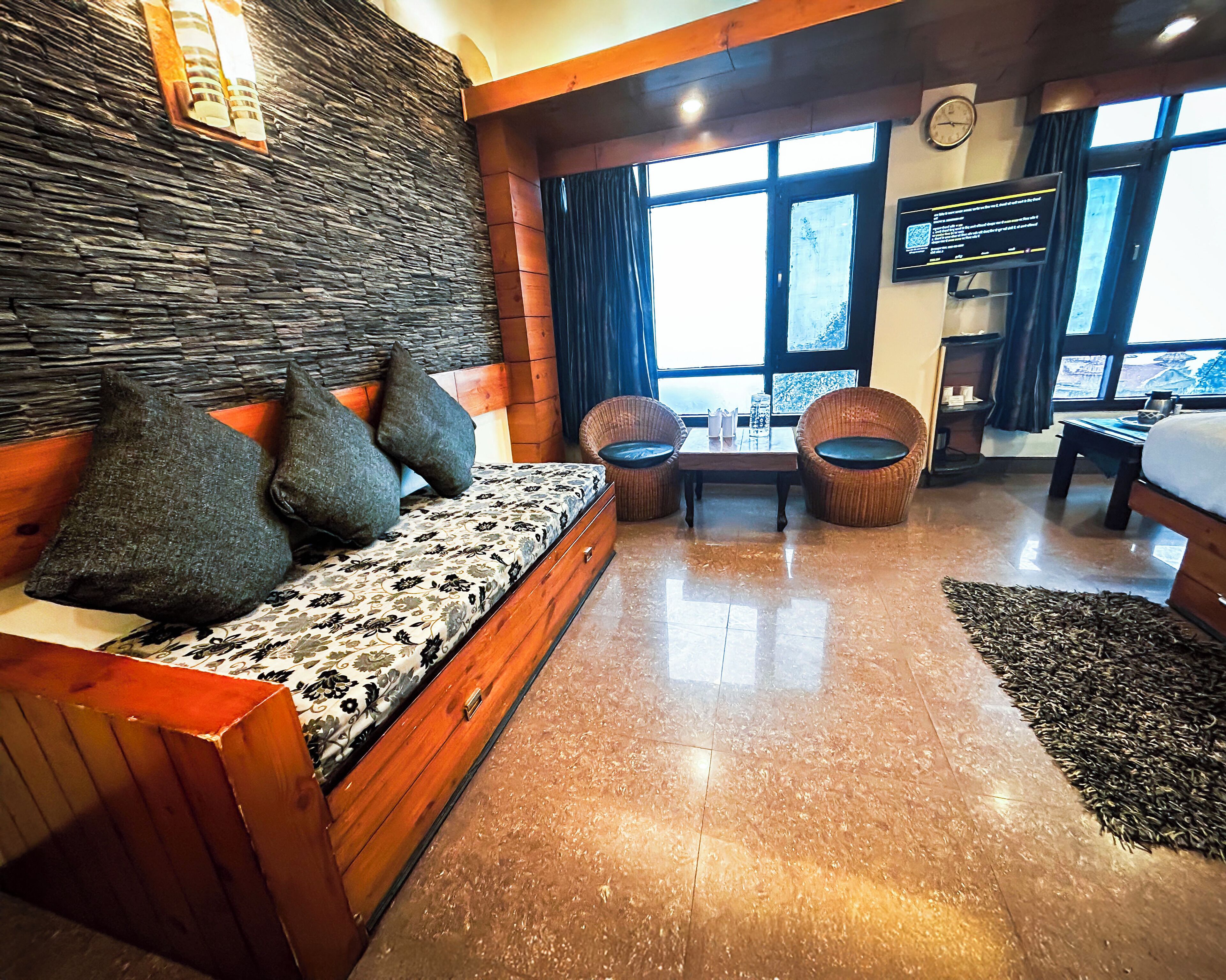 deluxe suite, 1 double bed | 1 bedroom, in-room safe, blackout curtains, iron/ironing board