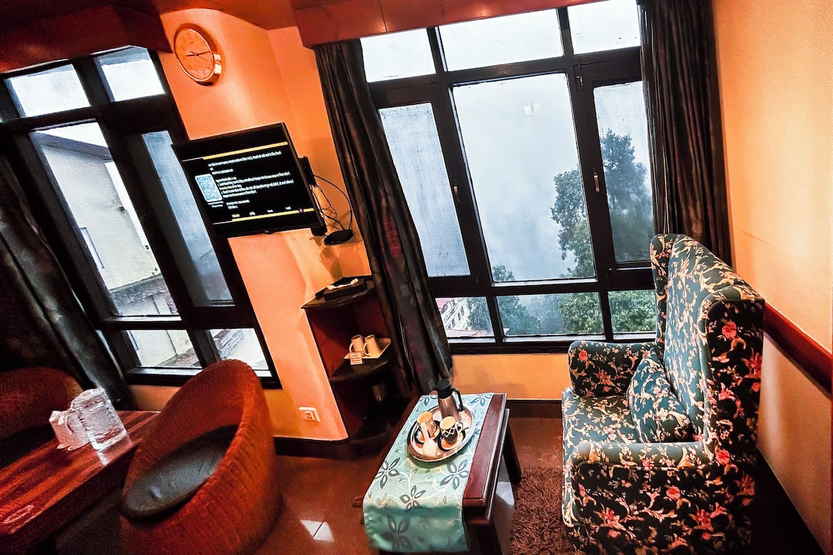 deluxe suite, 1 double bed | 1 bedroom, in-room safe, blackout curtains, iron/ironing board