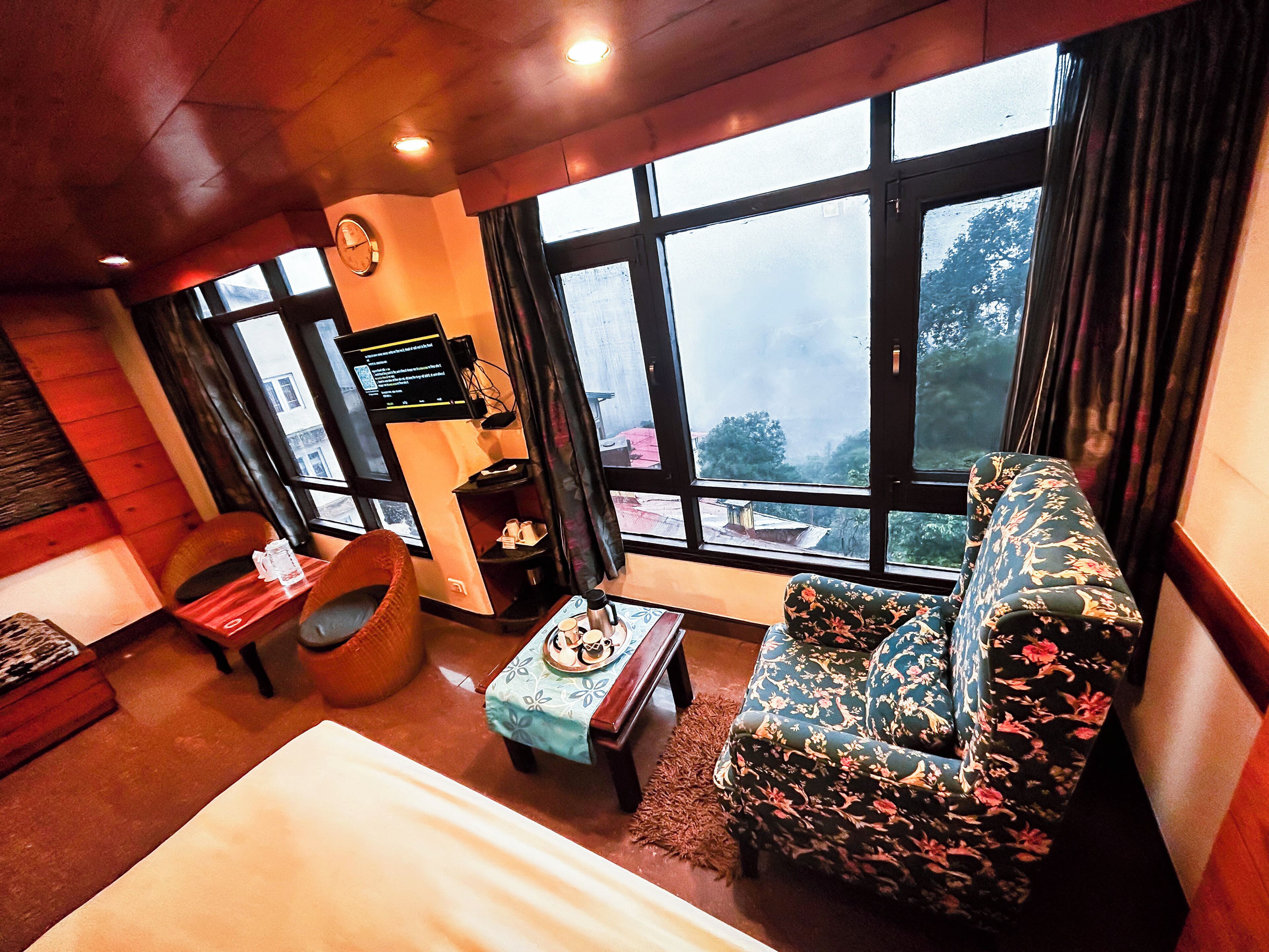 deluxe suite, 1 double bed | 1 bedroom, in-room safe, blackout curtains, iron/ironing board