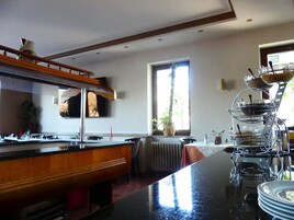 Café da manhã com buffet todos os dias mediante uma taxa