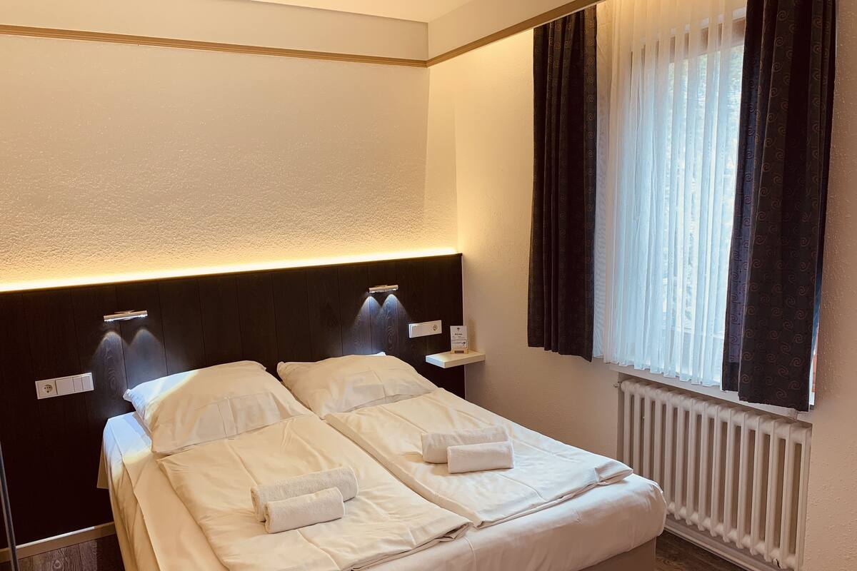 Double Room | Hypo-allergenic bedding available, in-room safe, desk, blackout drapes