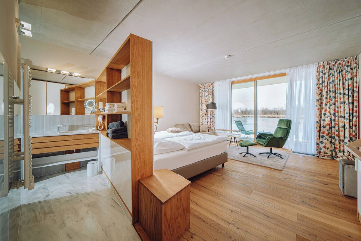 Deluxe Double Room | Minibar, in-room safe, blackout drapes, soundproofing