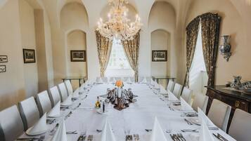 Breakfast, lunch, dinner served; Regional cuisine, garden views