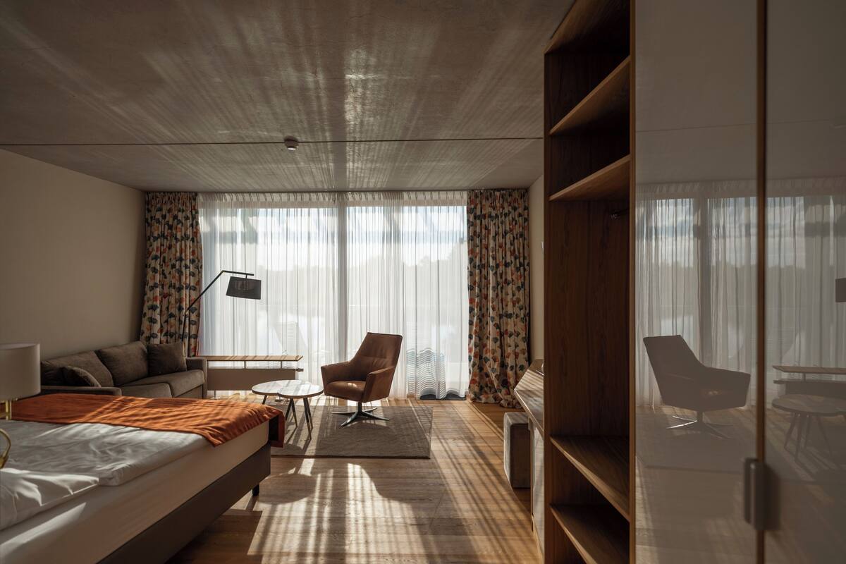 Grand Studio Suite | Minibar, in-room safe, blackout drapes, soundproofing
