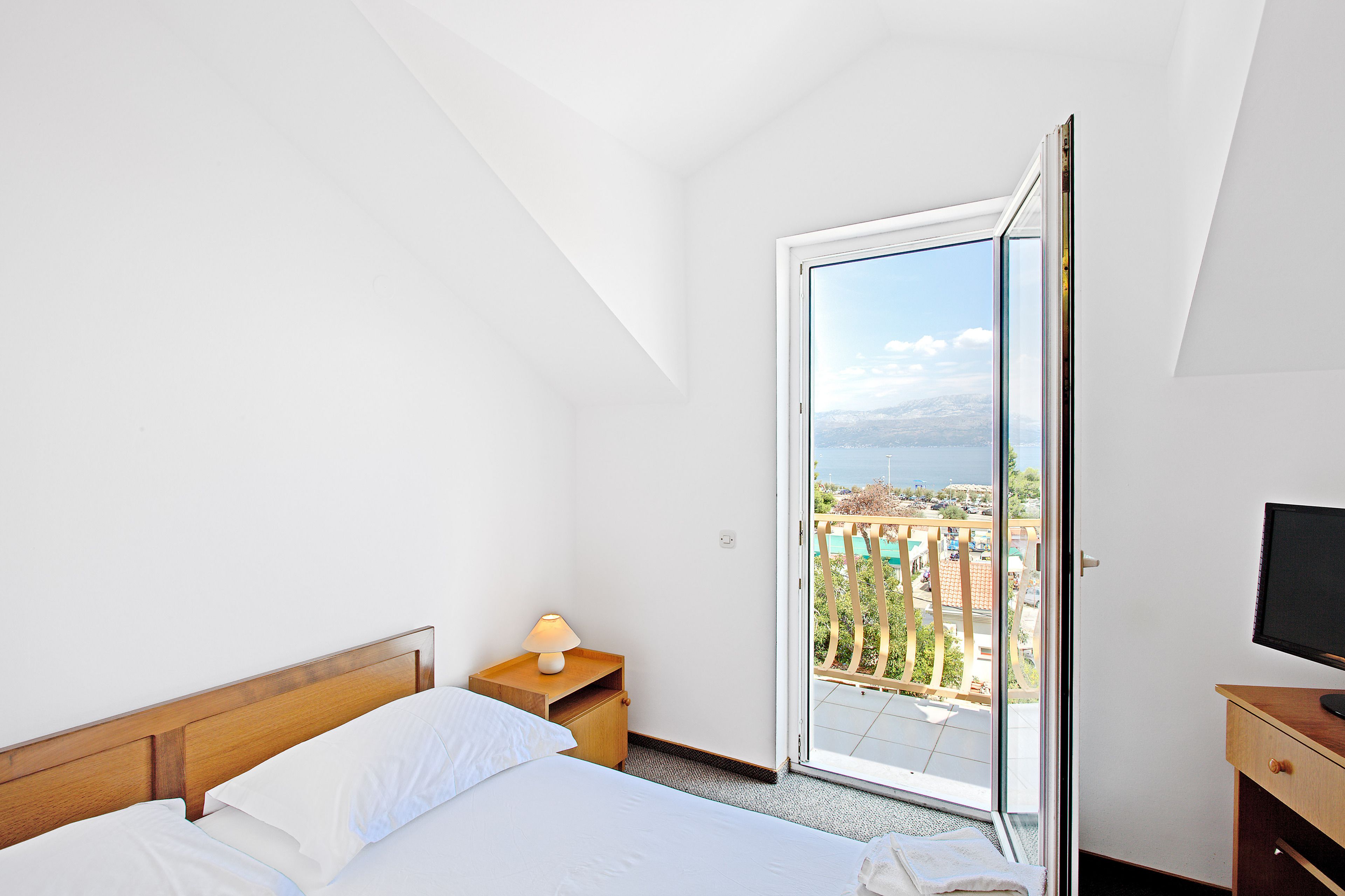 comfort apartment, 1 bedroom, balcony, sea view | premium bedding, select comfort beds, desk, free wifi