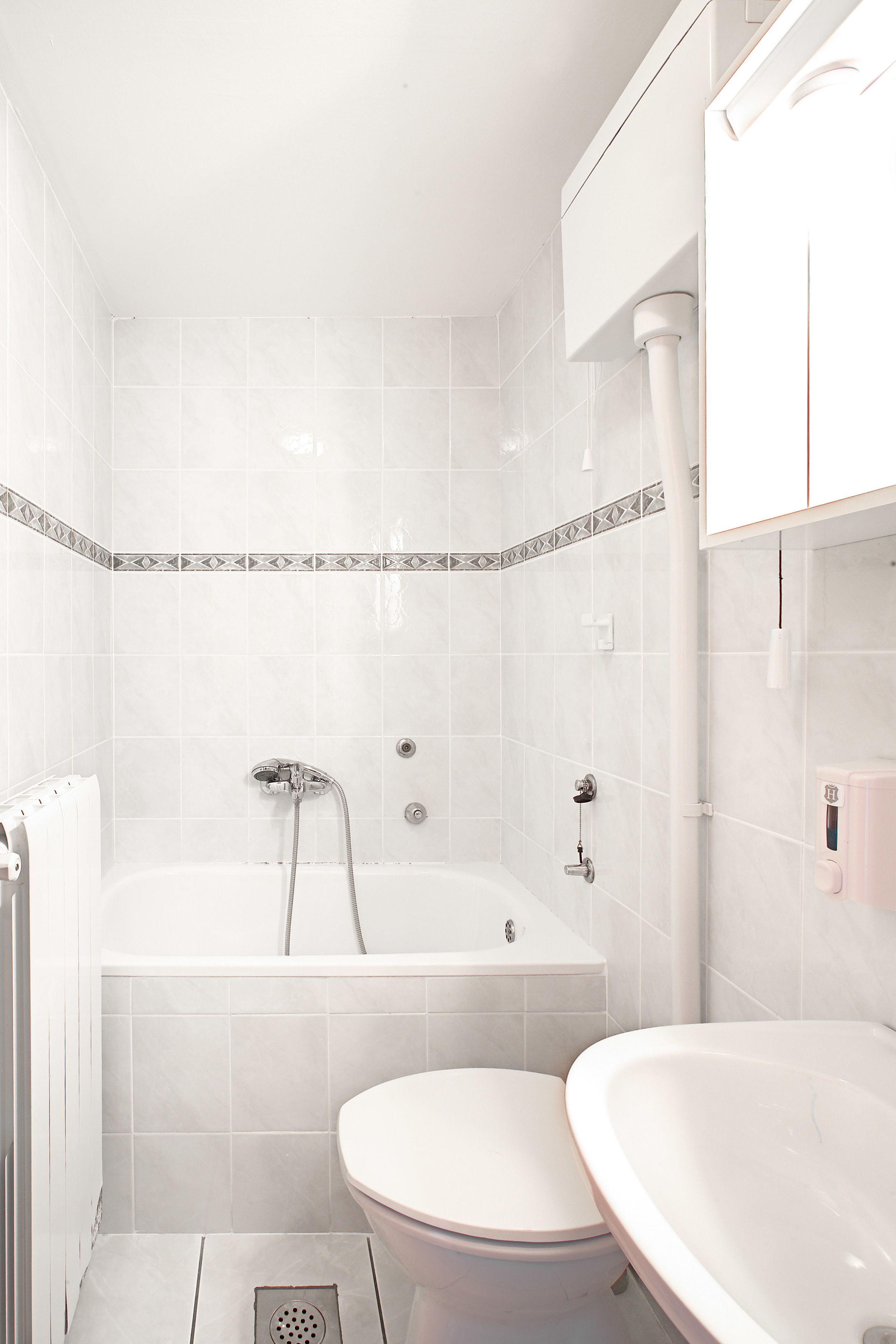 deep-soaking bathtub, hair dryer, towels