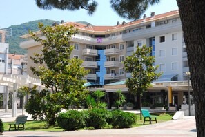 Front of property - Hotel Magnolija (Tivat)