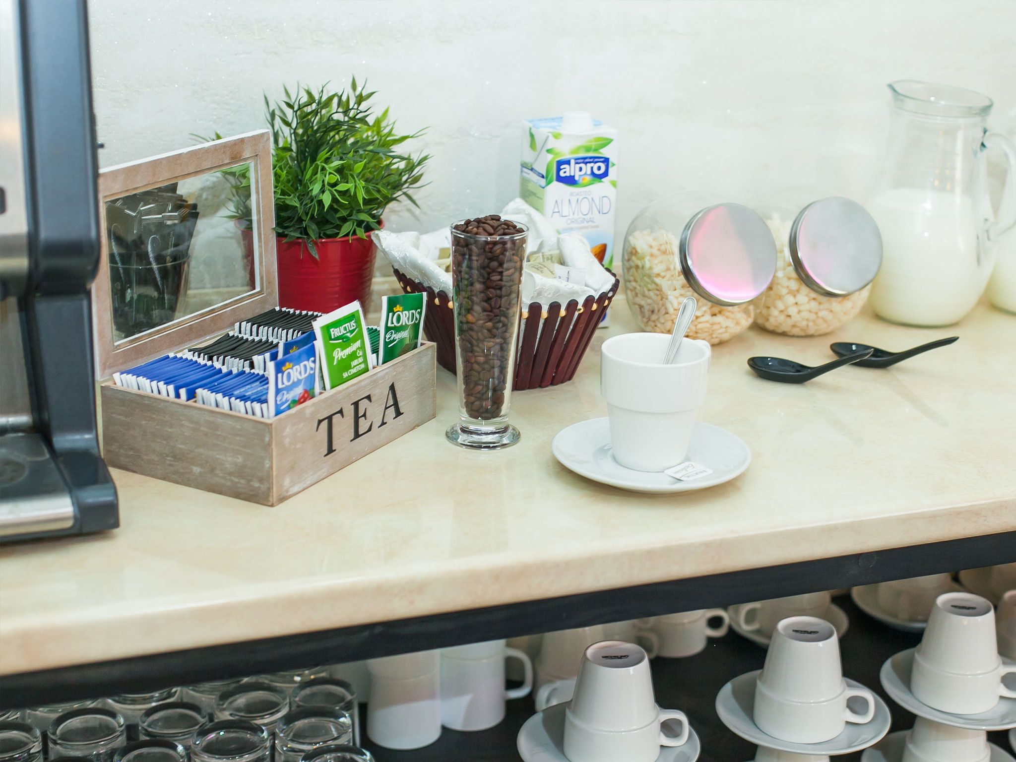 free daily breakfast