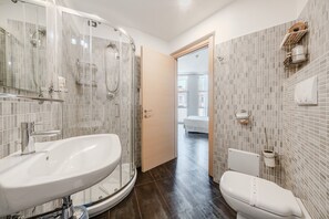 Junior Suite, Terrace | Bathroom | Shower, rainfall showerhead, free toiletries, hair dryer - Hotel Milano Navigli (Milan)