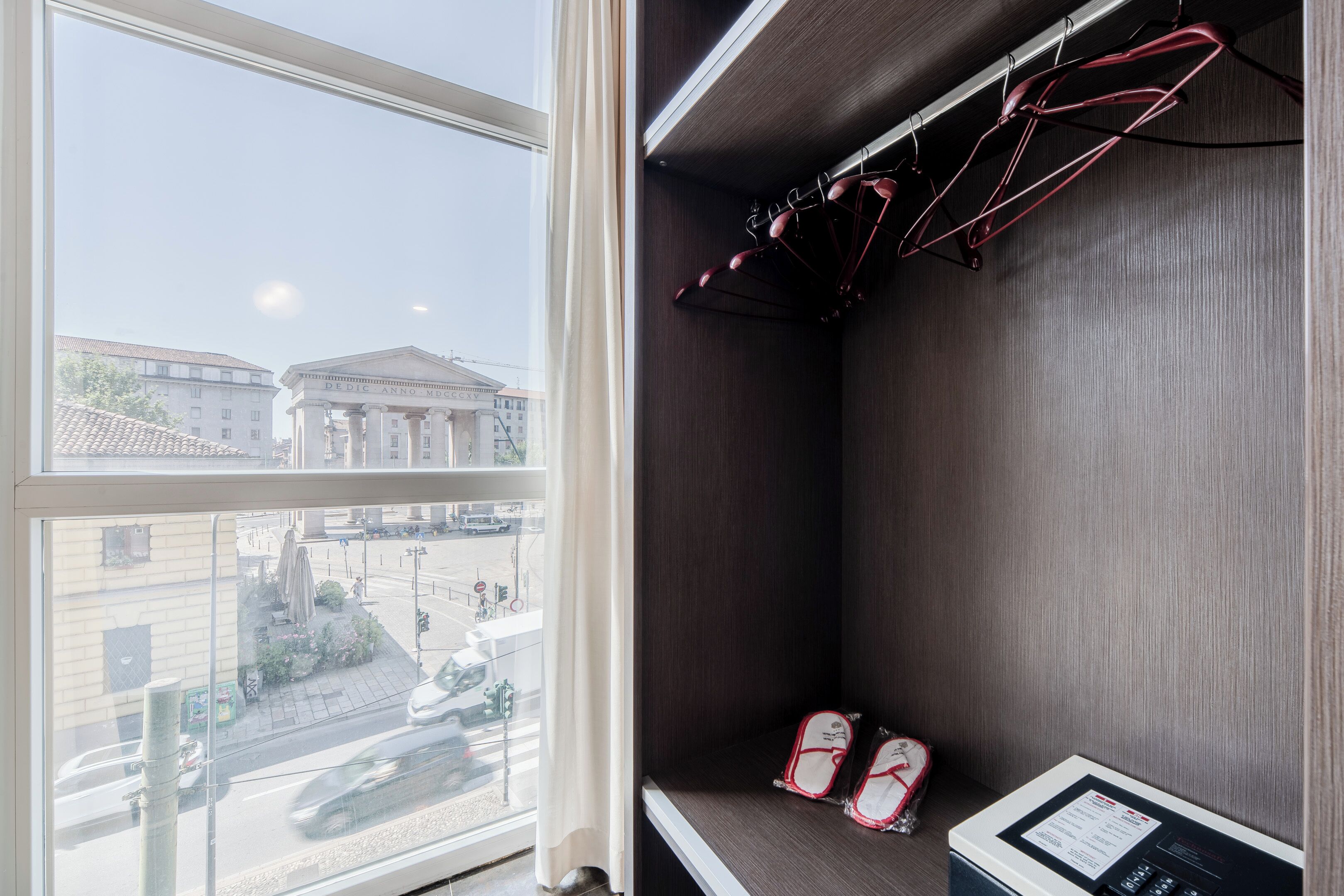 deluxe twin room, ensuite, canal view | down duvets, minibar, in-room safe, individually furnished