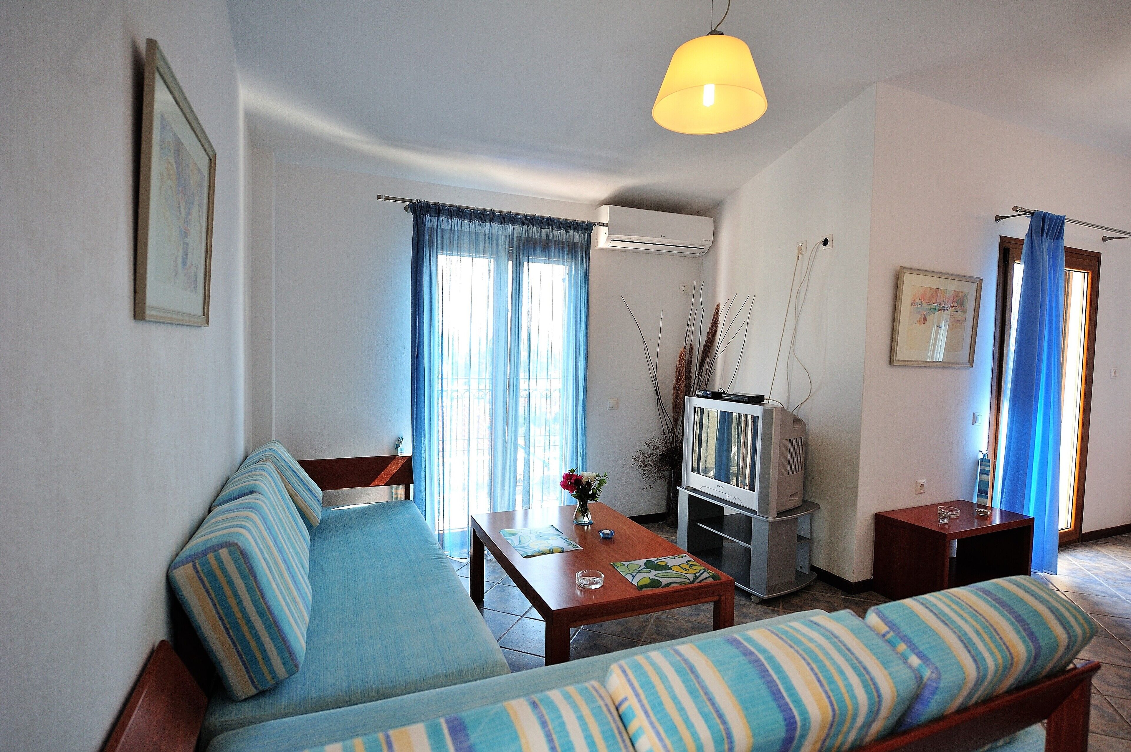 maisonette apartment, 2 bedrooms - sea view | living area | led tv