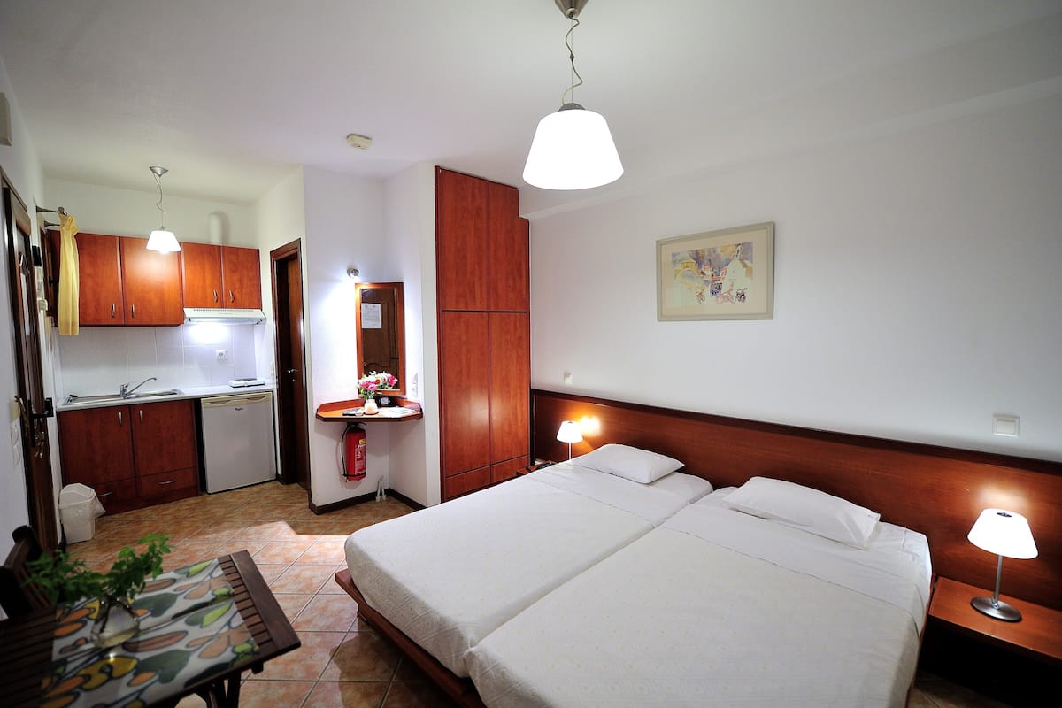 Estudio Confort, vistas al mar | Sábanas de algodón egipcio y ropa de cama de alta calidad