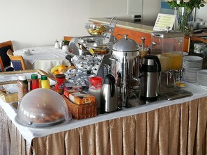 Bao gồm bữa sáng buffet hàng ngày 