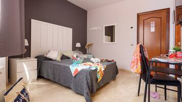 Camera doppia | Una cassaforte in camera, una scrivania, Wi-Fi gratuito, lenzuola