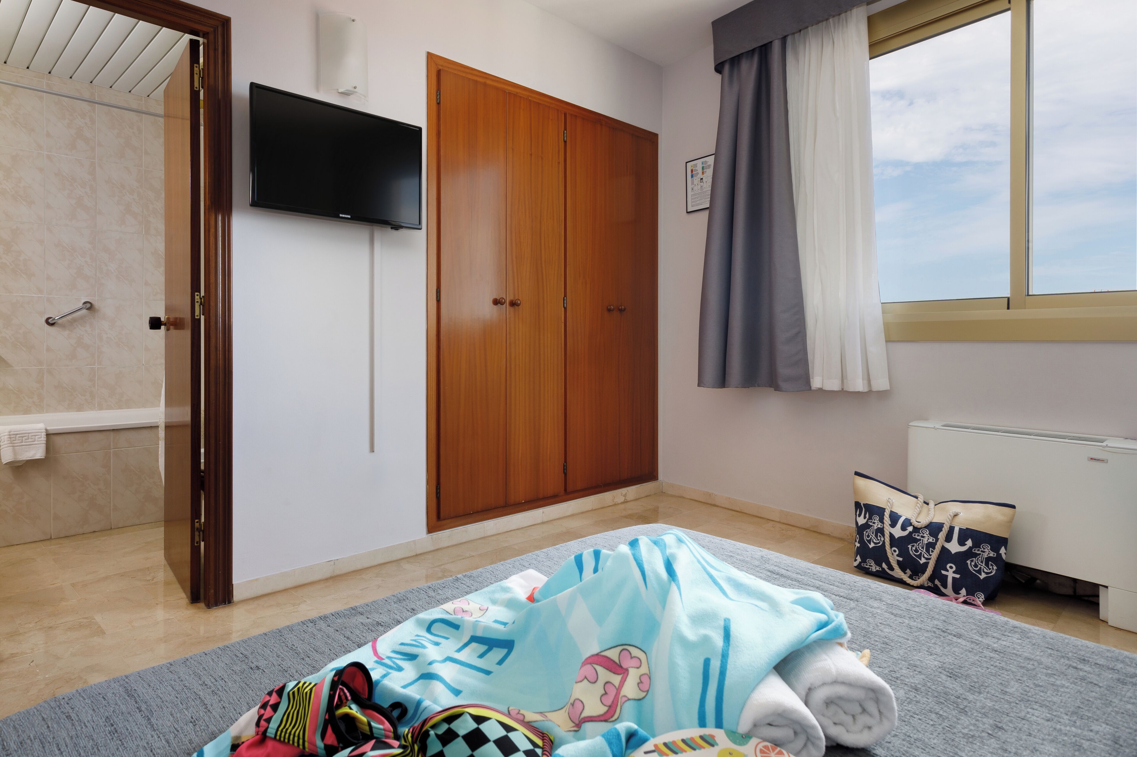 double room, sea view | in-room safe, desk, free wifi, bed sheets